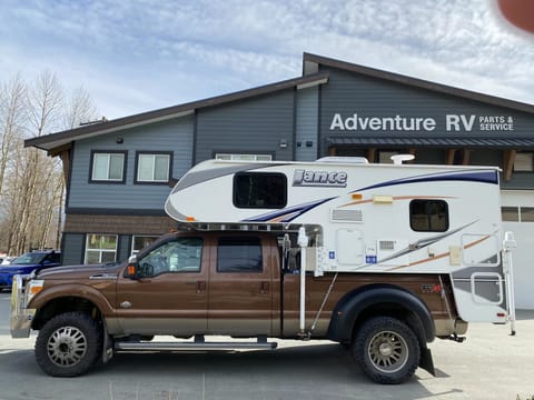 Colin's king ranch truck and lance truck camper Vehículo funcional in Markham