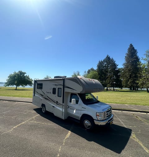 Adventure Awaits in the PNW with Our 2017 Winnebago Spirit 22R! Drivable vehicle in Eugene