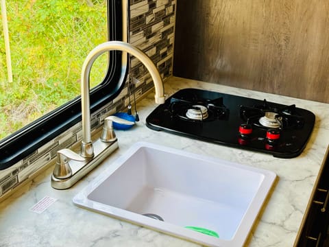 Big sink and cook top and drawers 