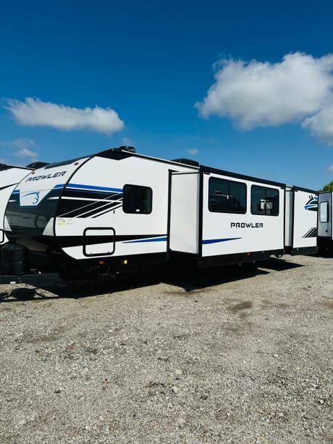 BRAND NEW!! 2024 HEARTLAND PROWLER 320SBH! Towable trailer in Jefferson County