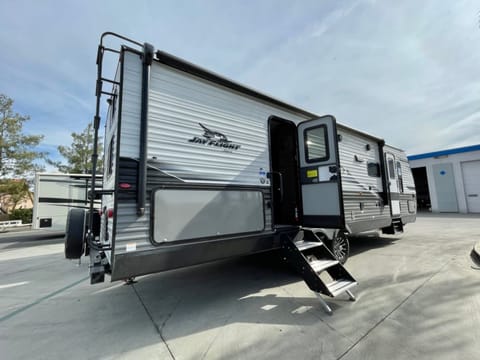 Brand New 2024 Jayco Jay Flight Travel Trailer Rimorchio trainabile in Desert Hot Springs