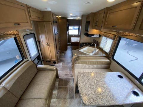 PupperExpress - 27ft Thor Freedom Elite Véhicule routier in Noblesville