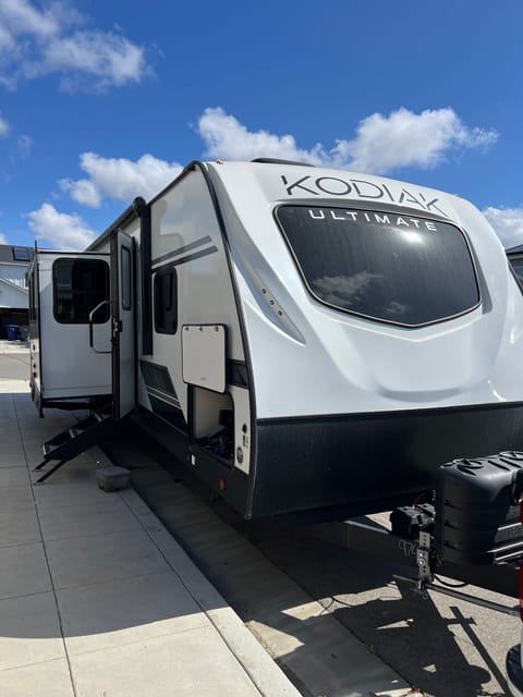 2022 Kodiak Dutchman Ultimate Towable trailer in Clovis