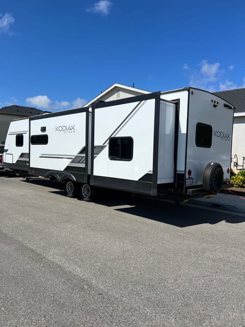 2022 Kodiak Dutchman Ultimate Towable trailer in Clovis