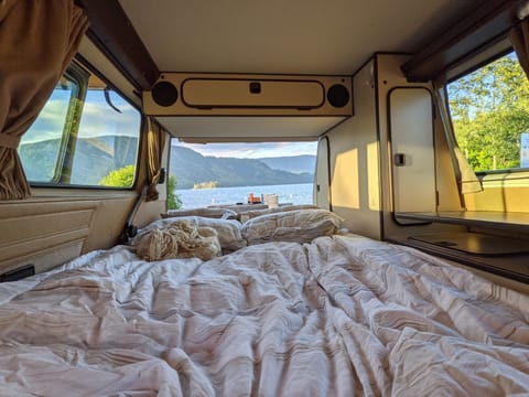 1989 VW Westfalia “Lucy” – Solar, Dual Fridges & Fully Equipped Campe Campervan in Victoria