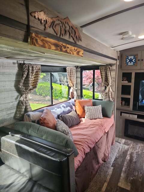 WANDERLUST..38' Keystone Outback Toyhauler - Glamping at its best Towable trailer in Lynnwood