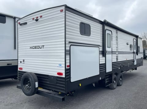 Redmond Rig - Delivery Only Towable trailer in Livonia