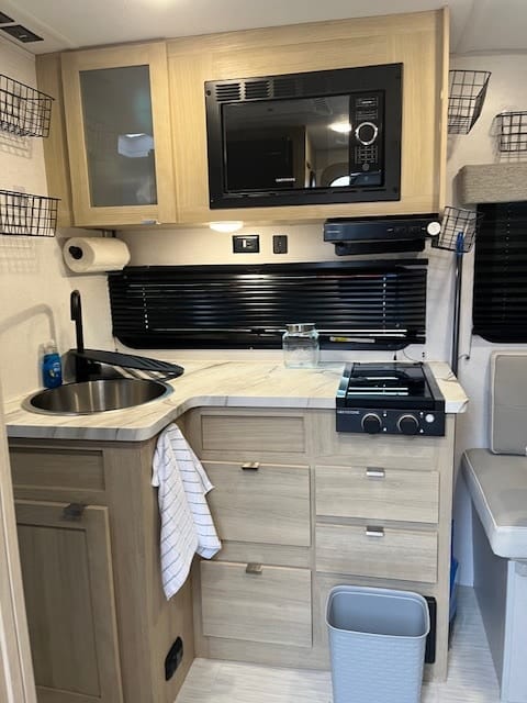 Perfect little kitchen area with ability to cover sink for extra work space.