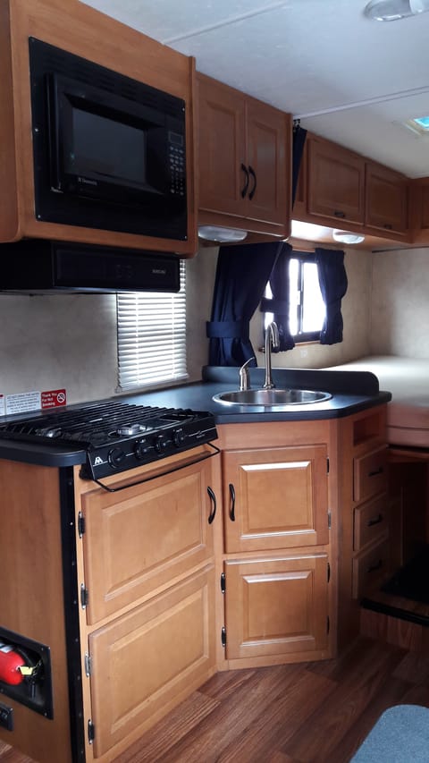 25 Ft Motorhome Ford Majestic 2013 Véhicule routier in Vaughan