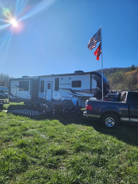 2020 Keystone Avalanche 339GK Towable trailer in Greer