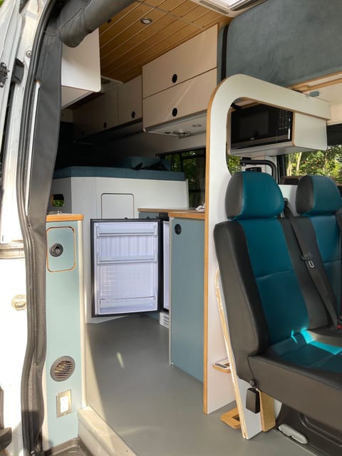 Mercedes Sprinter Camper Van 4x4 Reisemobil in Longueuil