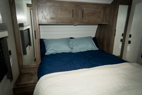 *$99 Weeknights* - Starlink WiFi - Forest River 26DBUD with Bunks Sleeps 10 Towable trailer in La Verne