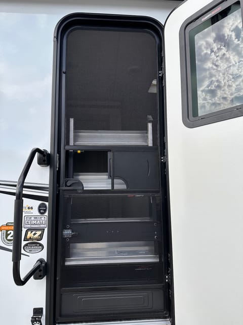 Family Escape Towable trailer in Black Forest
