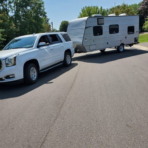 Perfect travel trailer for a quick solo, couple's, or family's getaway! Ziehbarer Anhänger in Oakdale