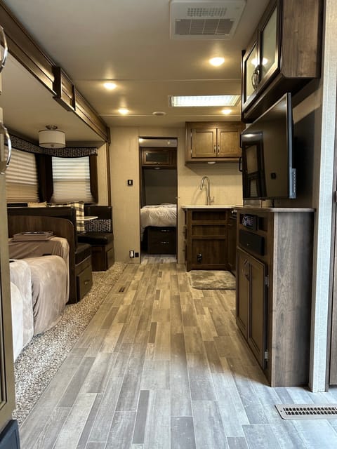2018 Dutchman Towable trailer in Hitchcock