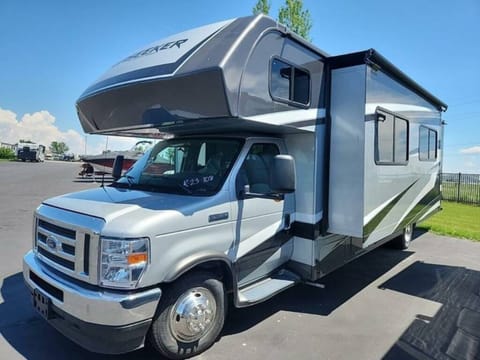 Forest ruver Sunseeker Sleeps 8 Drivable vehicle in Wheat Ridge