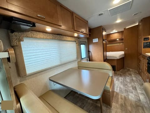 Easy Rider - Minnie Winnie 26' Sleeps 8! Drivable vehicle in Bonita