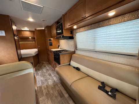 Easy Rider - Minnie Winnie 26' Sleeps 8! Drivable vehicle in Bonita