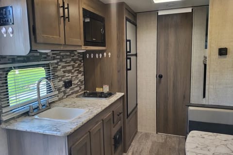 Venture in our Like New 2020 Grand River Bunkhouse Travel Trailer Rimorchio trainabile in Greater Napanee