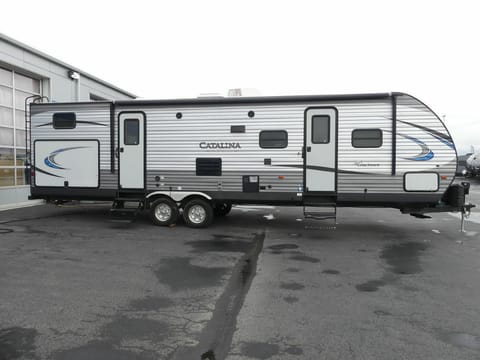 Say Hello to "Oliver"! Our Catalina Legacy 323BHDSCK! Towable trailer in Ozark