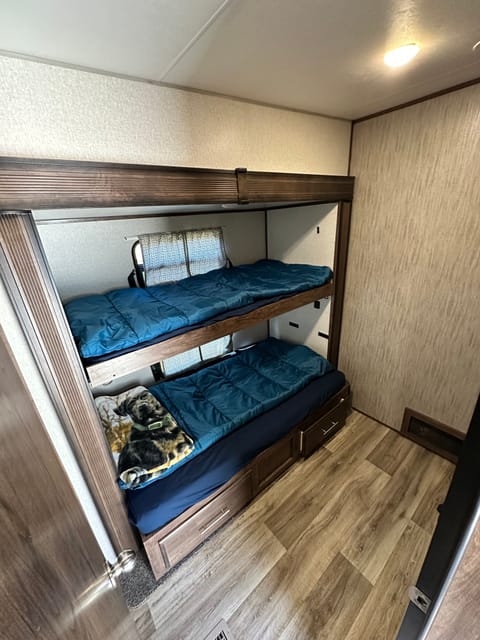 Luxury 2 Bedroom 5th Wheel- KZ Durango Towable trailer in Post Falls