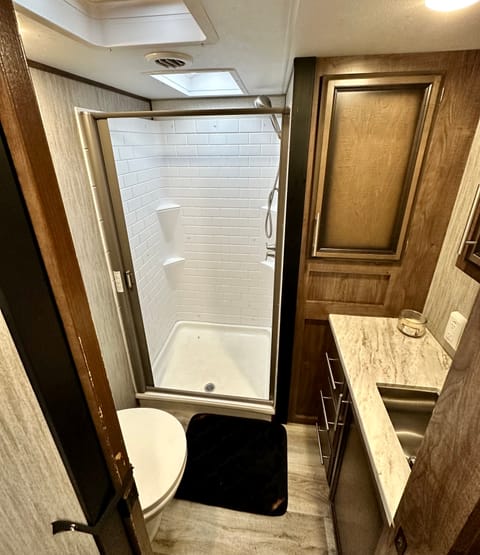 Luxury 2 Bedroom 5th Wheel- KZ Durango Towable trailer in Post Falls