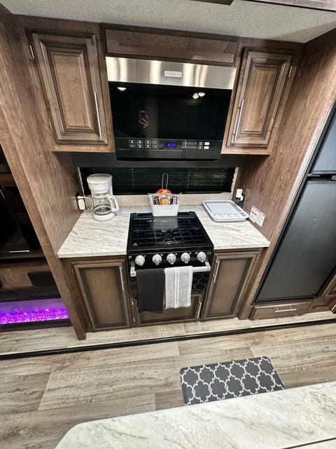 Luxury 2 Bedroom 5th Wheel- KZ Durango Towable trailer in Post Falls