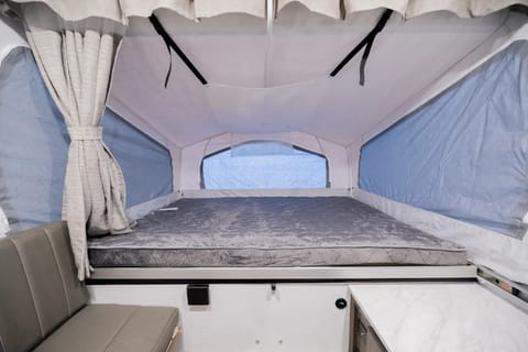 2022 Flagstaff 228se popup camper Towable trailer in Davenport