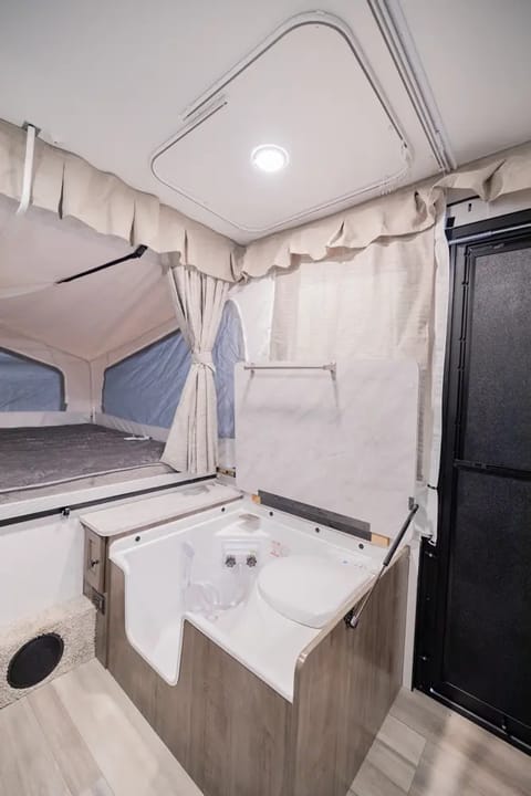 2022 Flagstaff 228se popup camper Towable trailer in Davenport