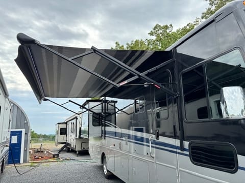 Ready for 35F Adventures! 2022 Winnebago Adventurer 35F Drivable vehicle in Cherokee Reservoir