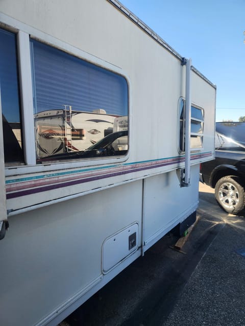 Basic non motorized towline Hilo stays up at all time Towable trailer in Lakewood
