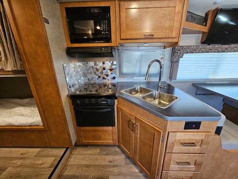 2019 Winnebago Minnie Winnie Drivable vehicle in Rockwall