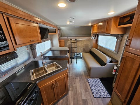 2019 Winnebago Minnie Winnie Drivable vehicle in Rockwall