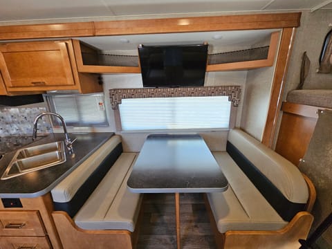 2019 Winnebago Minnie Winnie Drivable vehicle in Rockwall