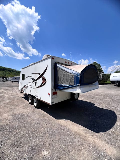 2013 Keystone Passport Hybrid SNY1109 Towable trailer in Syracuse