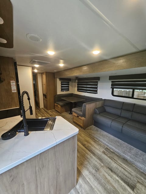 2024 Cherokee Alpha Wolf 280QBS  ***Delivery only*** Towable trailer in Laurel Park