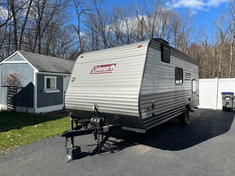 LIGHTWEIGHT Comfortable Trailer Towable trailer in Lake Hopatcong