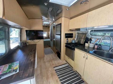 Spacious Modern Airstream - We Deliver & Set Up Towable trailer in Truckee