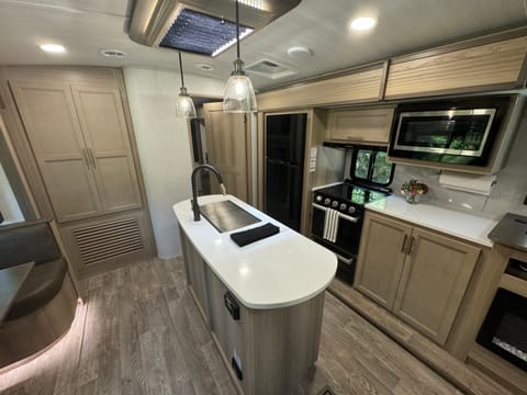 2024 LUXURY OUTBACK (Delivery/Pickup Only) Towable trailer in Farragut