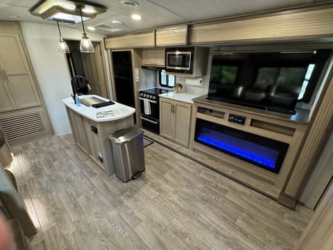 2024 LUXURY OUTBACK (Delivery/Pickup Only) Towable trailer in Farragut