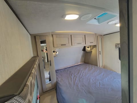 Shadow Cruiser Bunk Room Off-Grid Trailer Towable trailer in Sandy