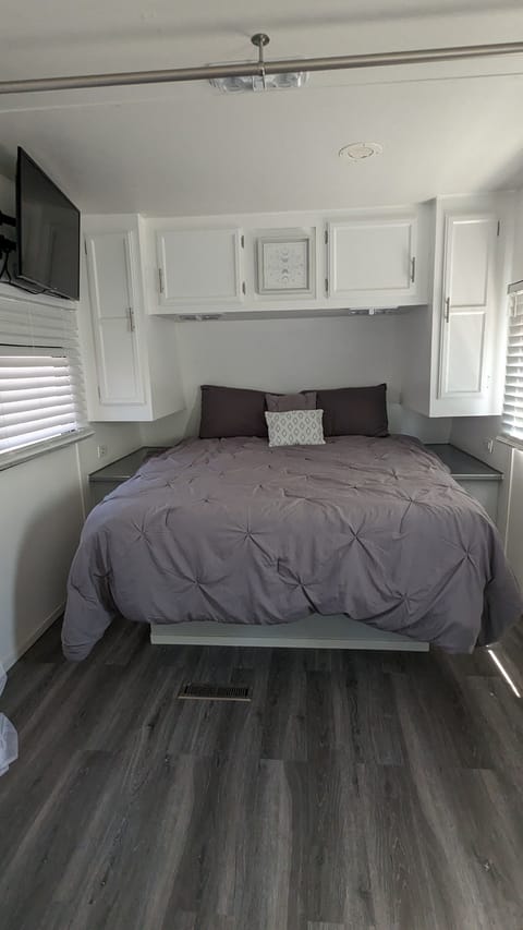 Beautiful Newly Renovated Jayco Jay Flight 22FB!! Ziehbarer Anhänger in North Las Vegas