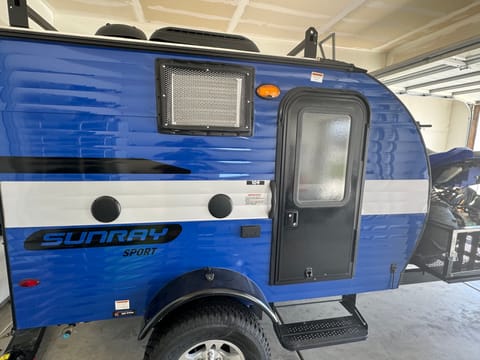 Very new, clean, toy hauler, can be towed by Just about anything. Towable trailer in Vineyard