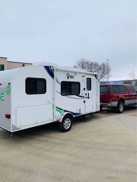 20' V-Cross Vibe, EZ Pullin' Lux Tent on Wheels! Towable trailer in Blue Springs