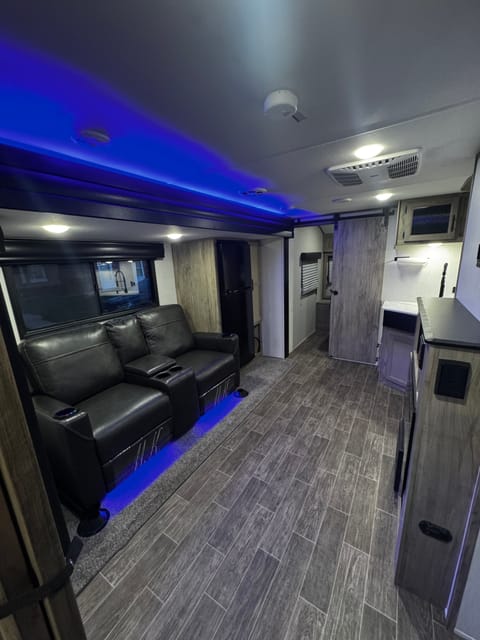 Luxury Home on Wheels – 2022 Forest River DELIVERY ONLY Towable trailer in Thornton