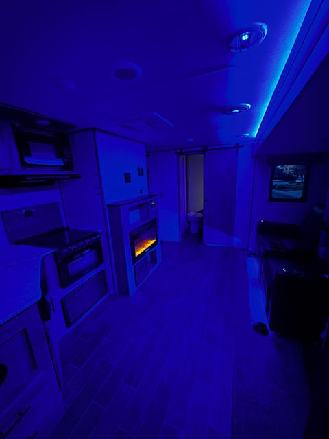 Luxury Home on Wheels – 2022 Forest River DELIVERY ONLY Towable trailer in Thornton