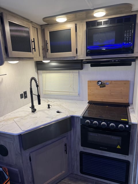 Luxury Home on Wheels – 2022 Forest River DELIVERY ONLY Towable trailer in Thornton