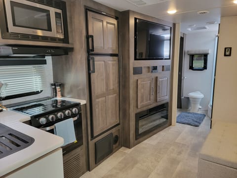 Beautiful trailer take a peek inside! Towable trailer in Moreno Valley