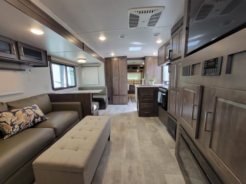 Beautiful trailer take a peek inside! Towable trailer in Moreno Valley