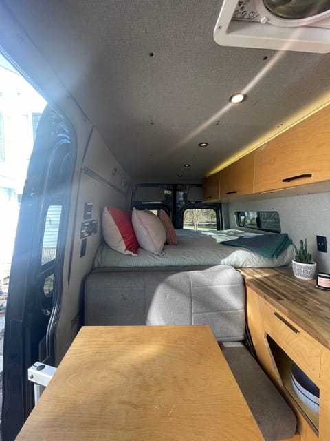 4x4 Sprinter Van Campervan in Occidental